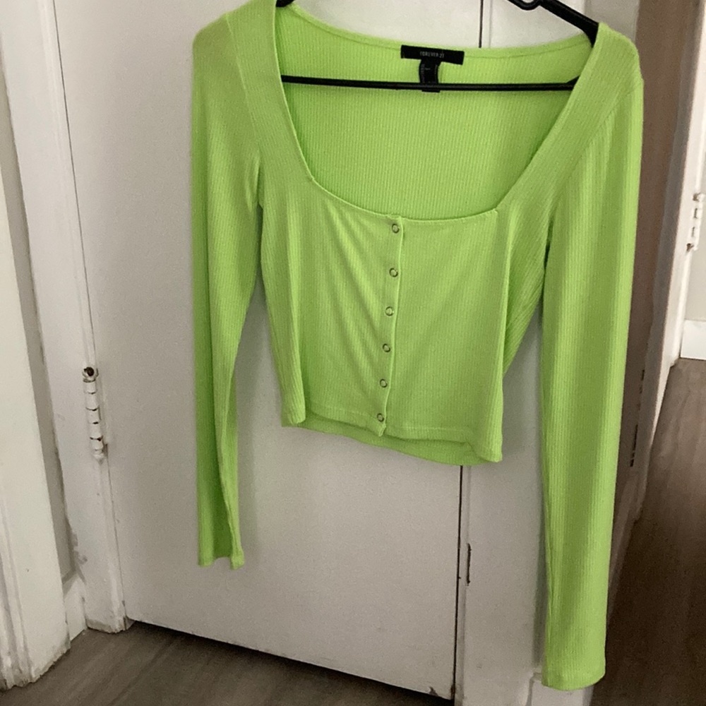 green long sleeve crop top / buttons up the front
